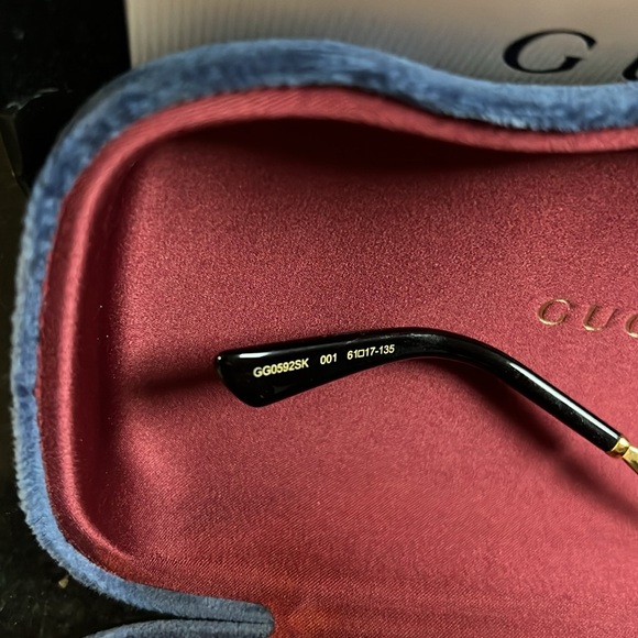 GUCCI SUNGLASSES BLACK GOLD GG0592SK 001 - Picture 4 of 7